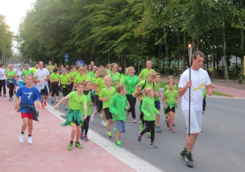 Veel lopers op de Torchrun door Essen